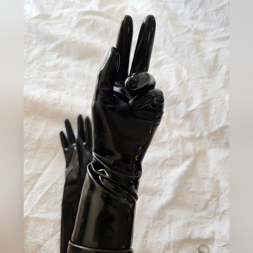 100% Latex Size X-Small Gloves